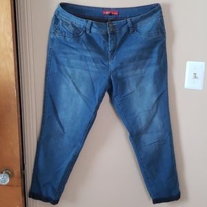 ROYALTY Wanna Betta Butt cropped jeans